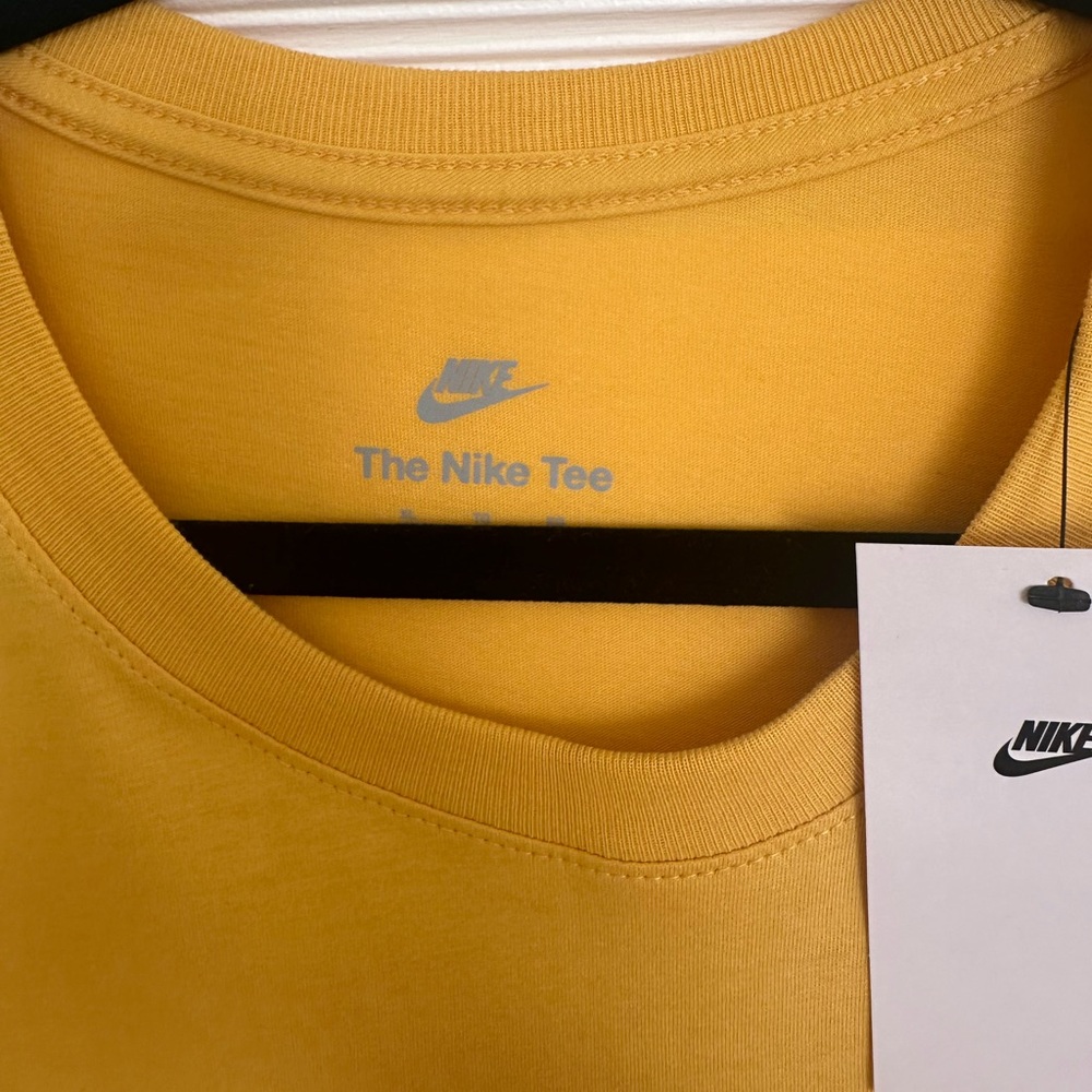 Nike tee - Picture 3 of 4